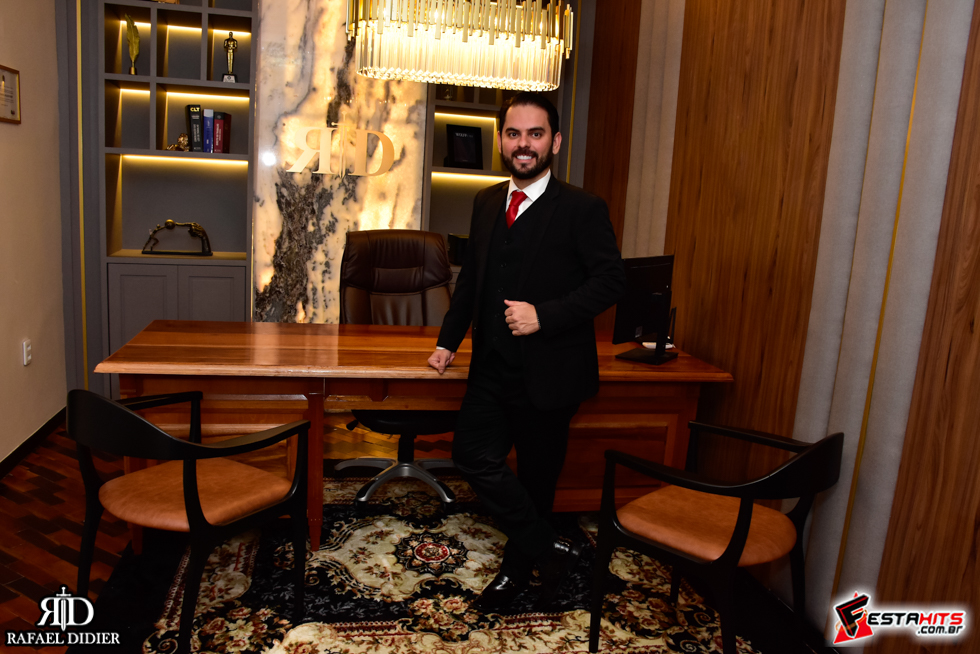 Dr. Rafael Didier no escritório